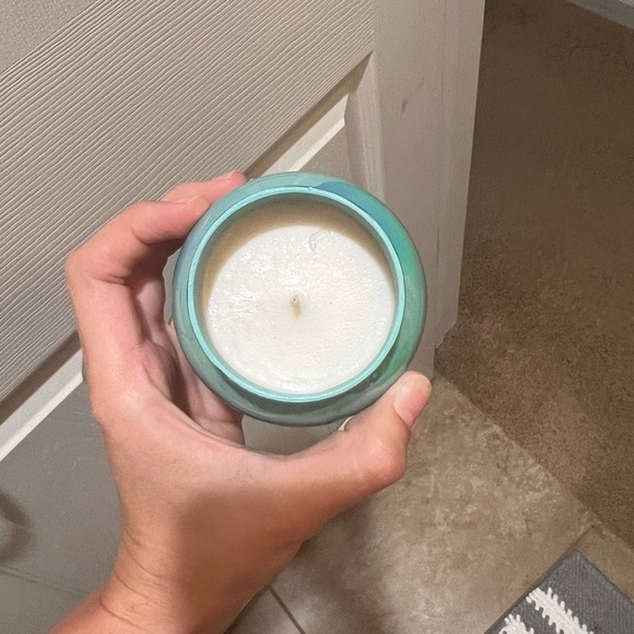 New Lola Blossom Iridescent Anthropologie Candle Capri Blue - Picture 3 of 4